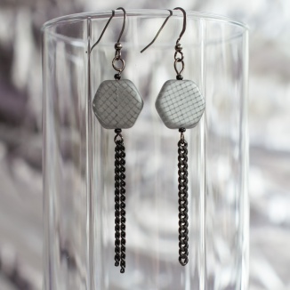 Signumine earrings with black chain